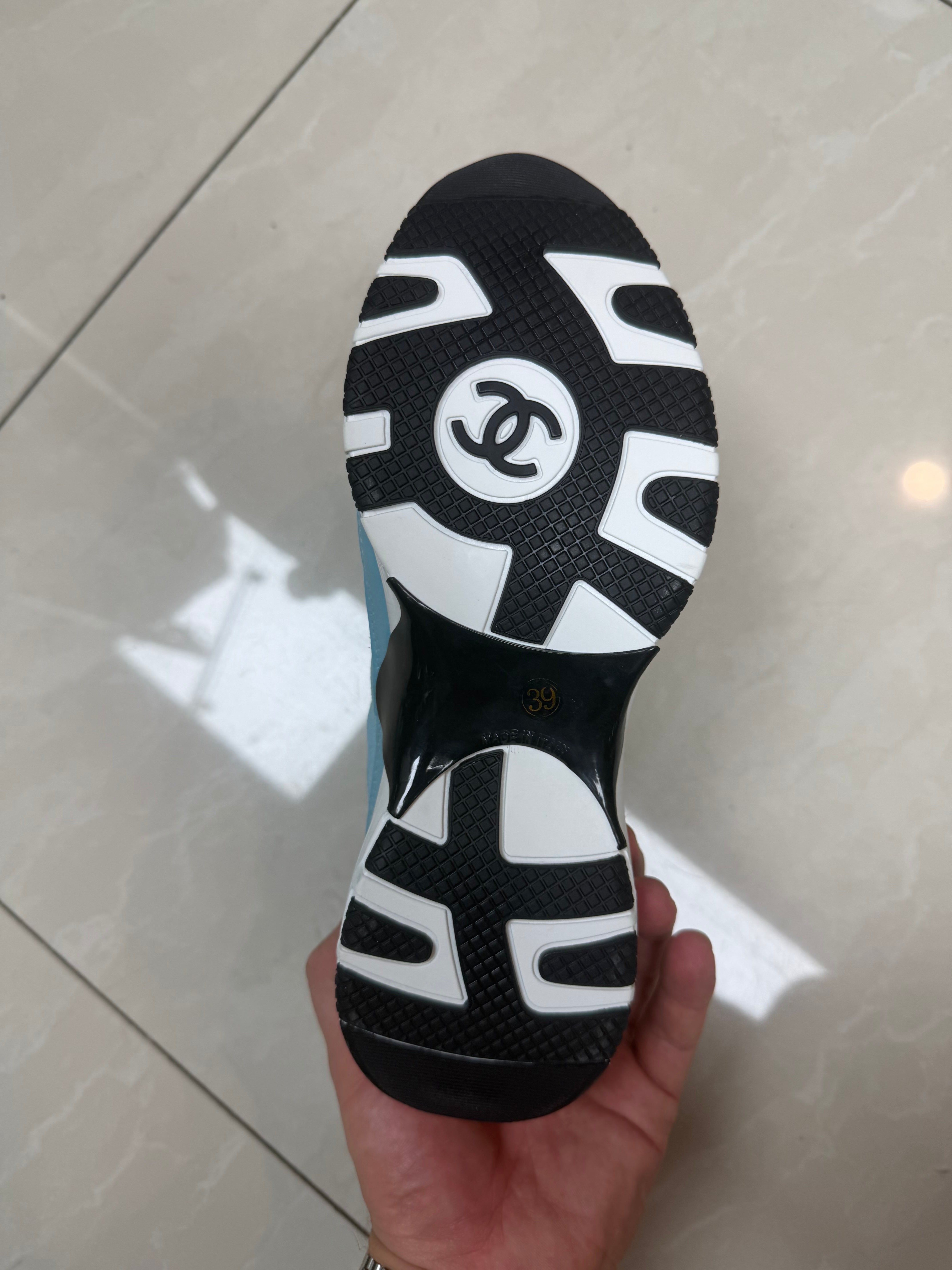Sneakers Chanel bleu océan