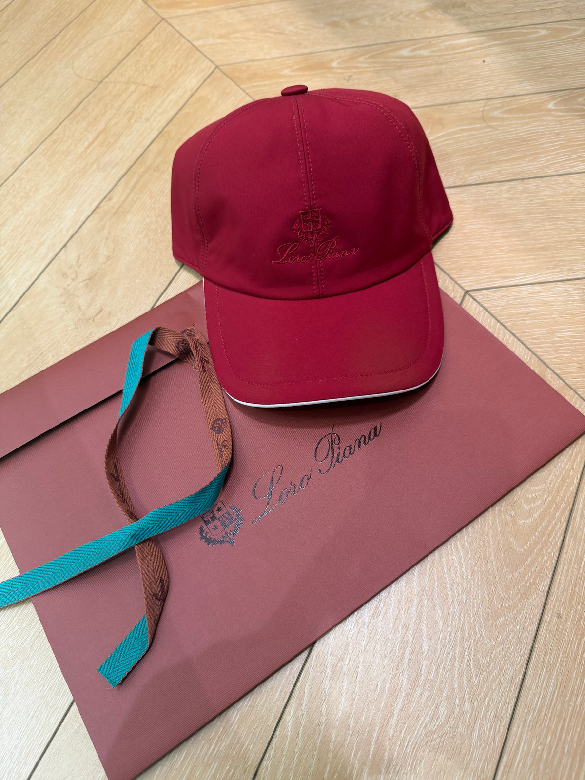 Casquette loro piana full qualité rouge