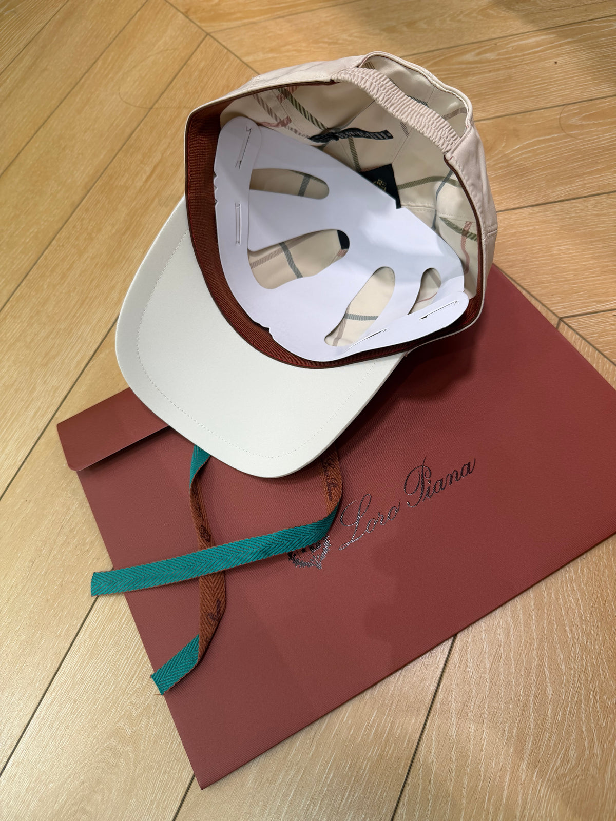 Casquette loro piana full qualité blanche