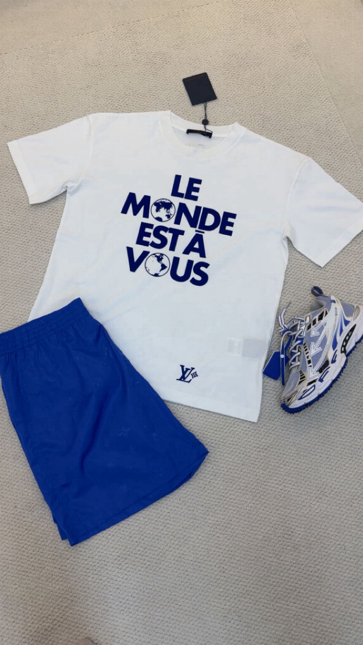 Esemble lv le monde est a vous