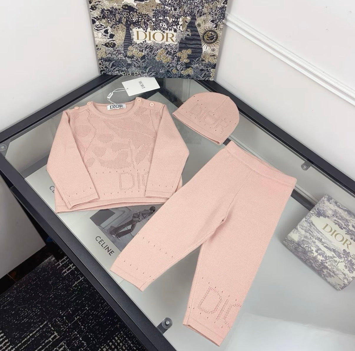Esemble Dior +bonnet