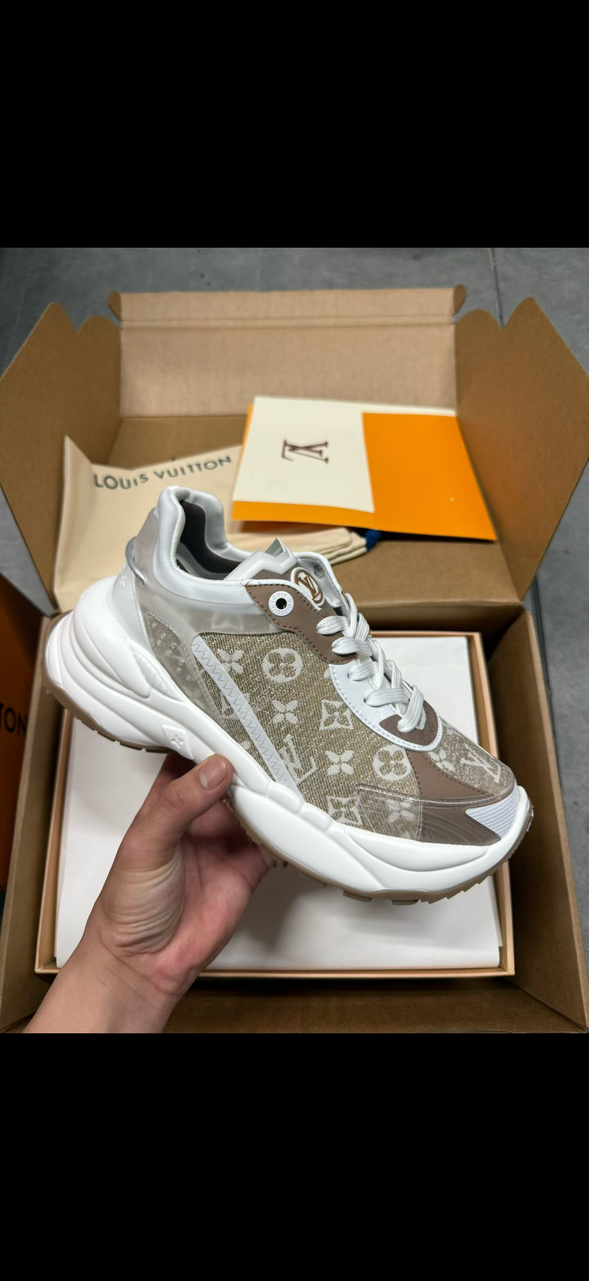 Sneakers lv beige incroyable