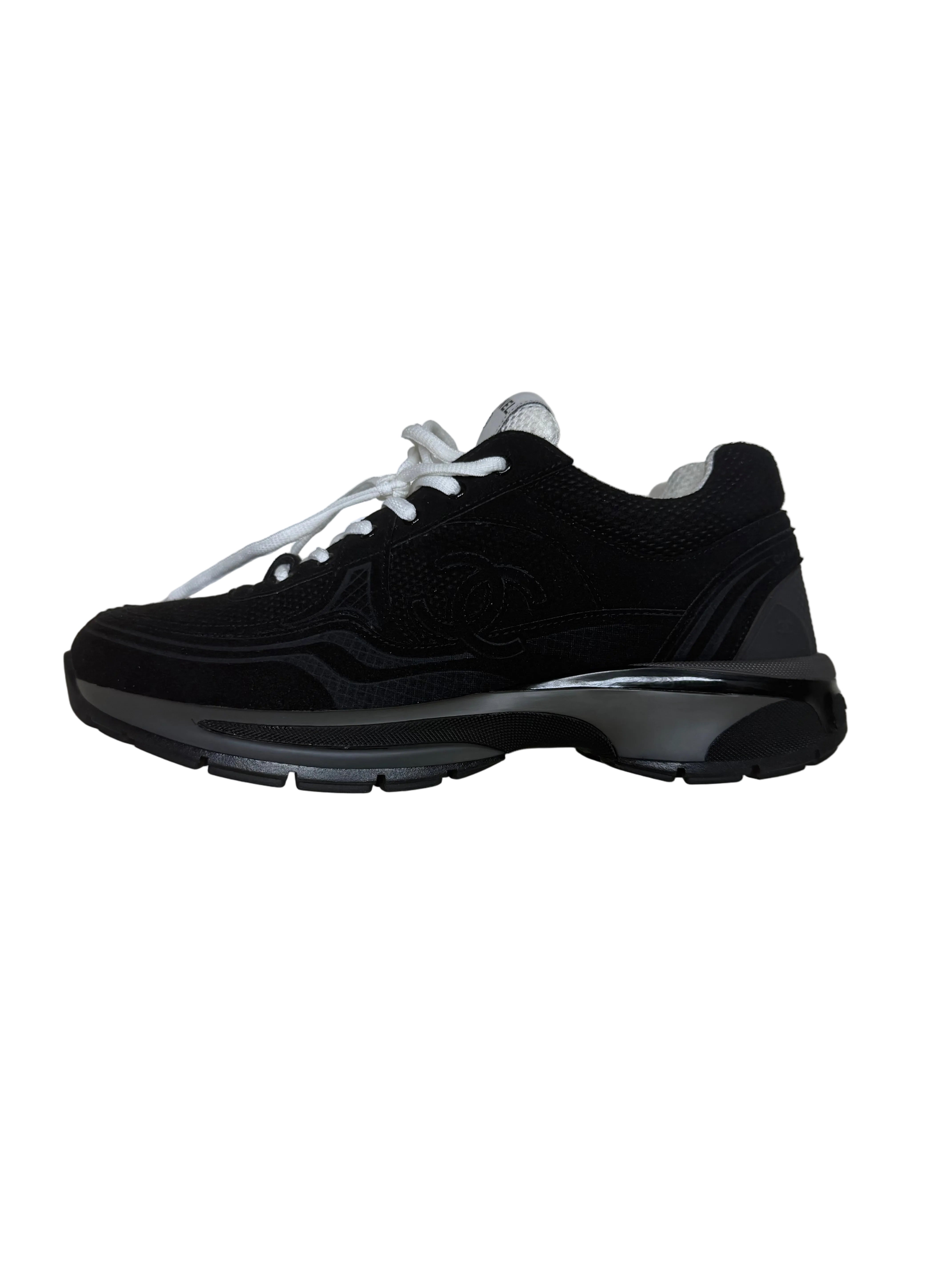 Sneakers Chanel blanche et noir