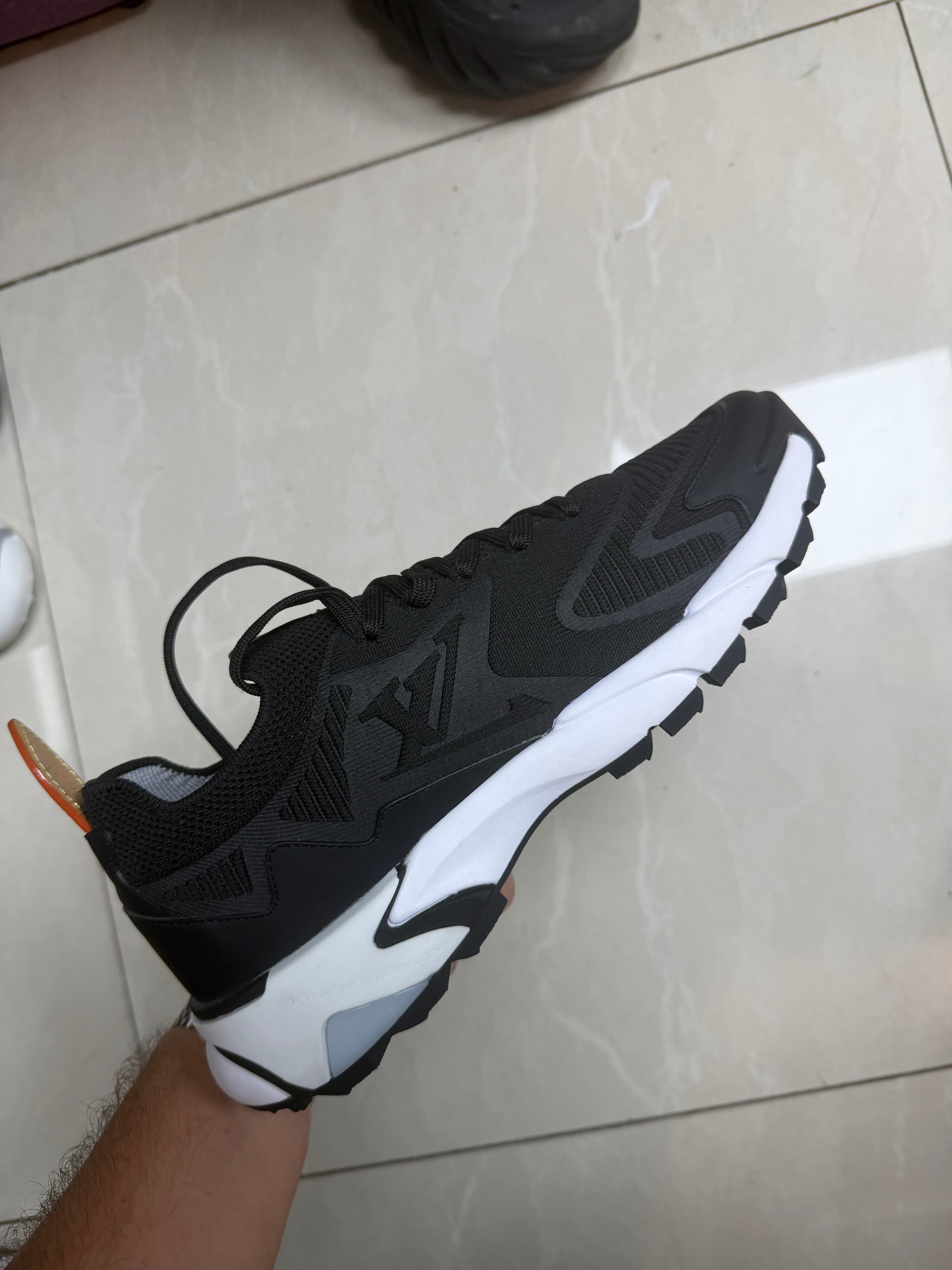 Sneakers lv noir semelle blanche