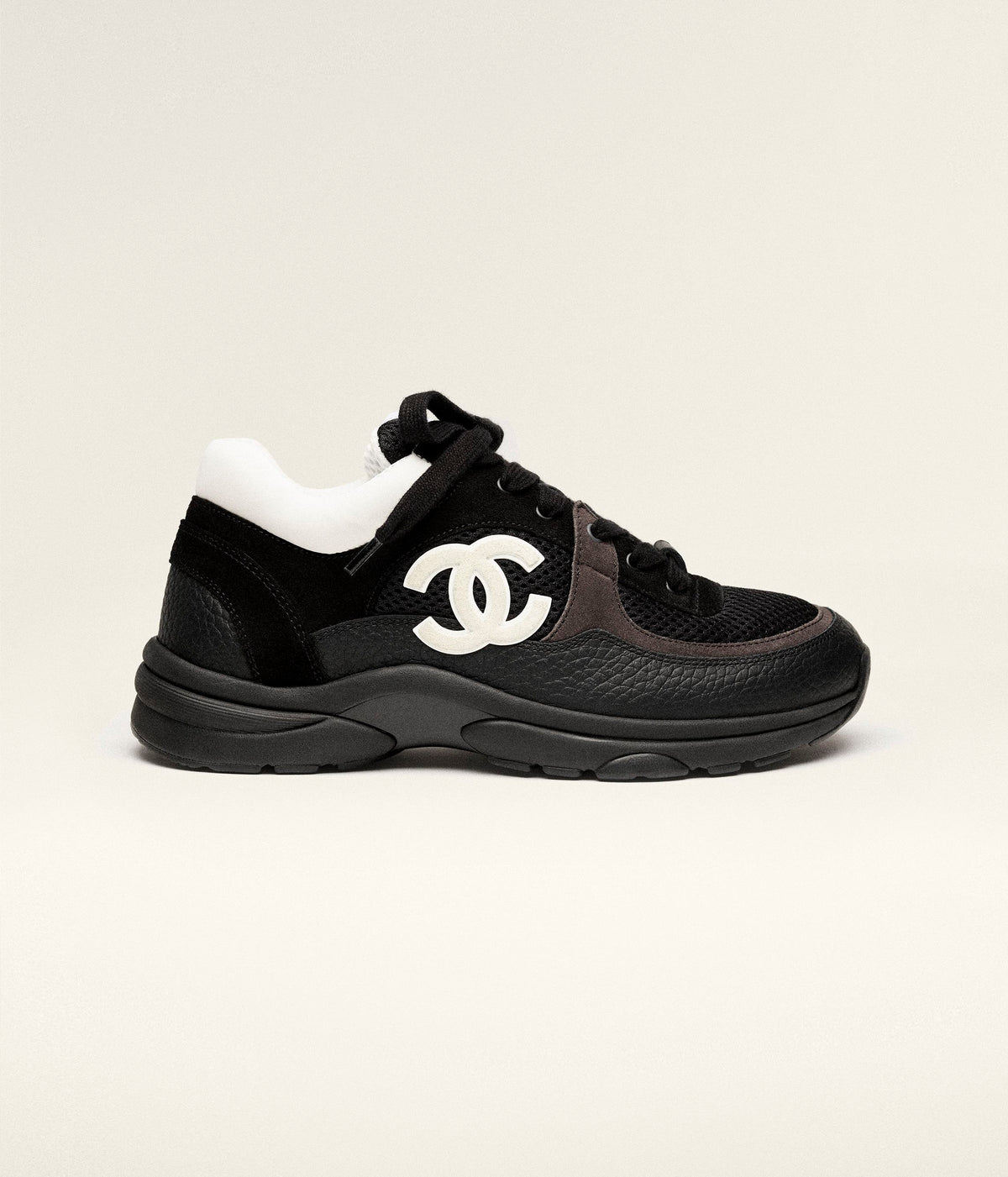 Sneakers Chanel blanc noir marron
