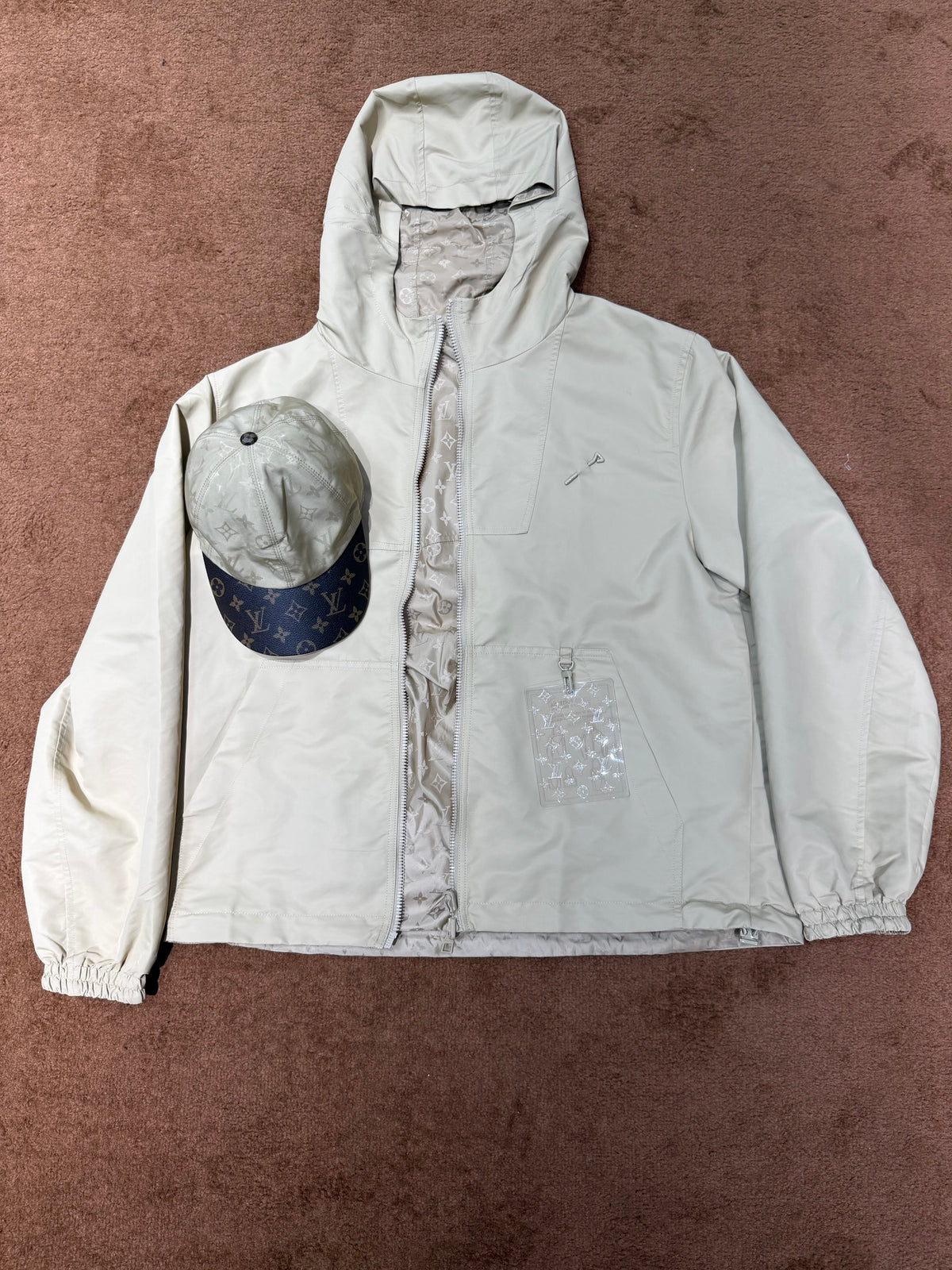 Veste lv réversible casquette offerte