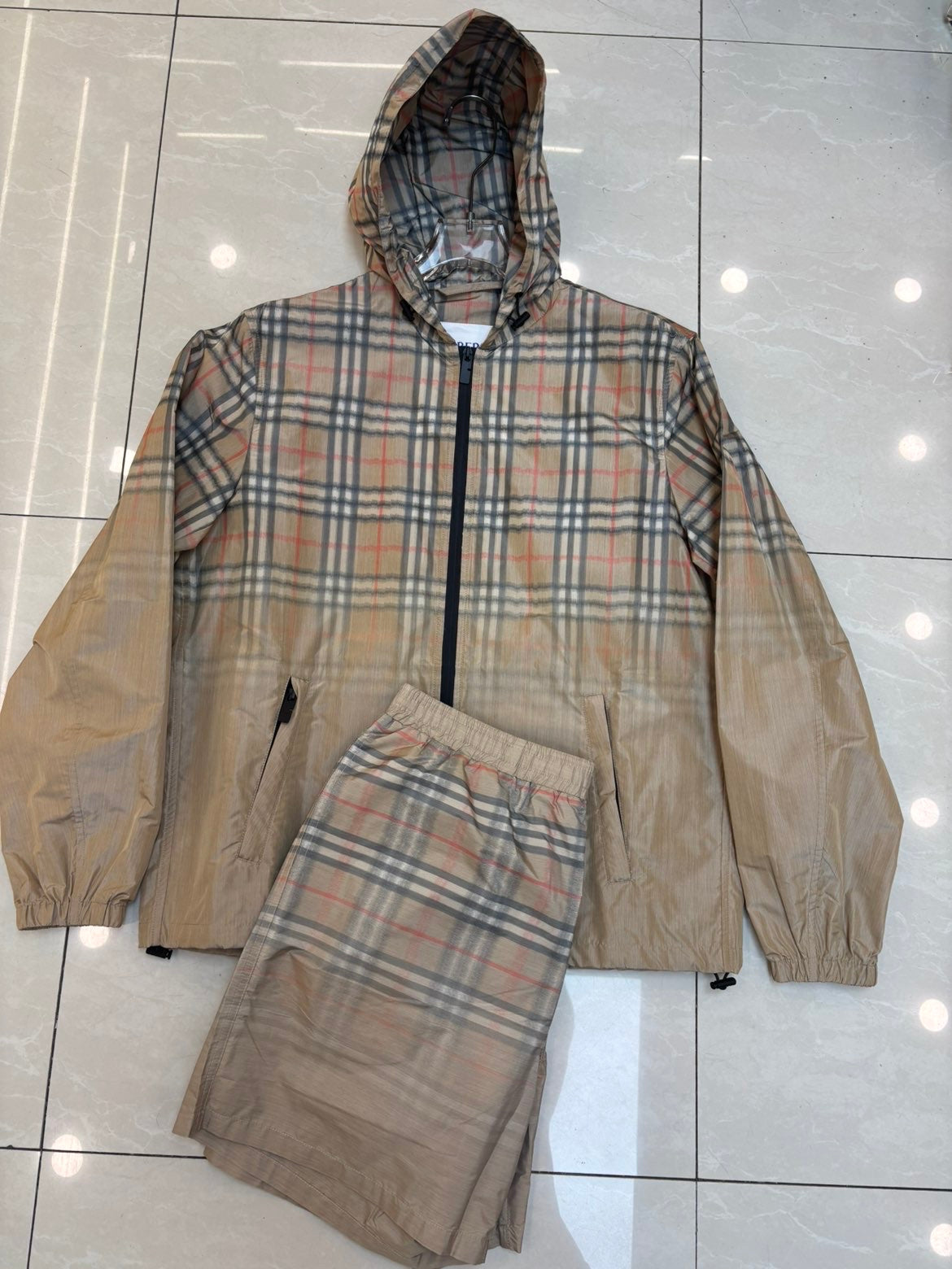 Burberry veste zipé et short