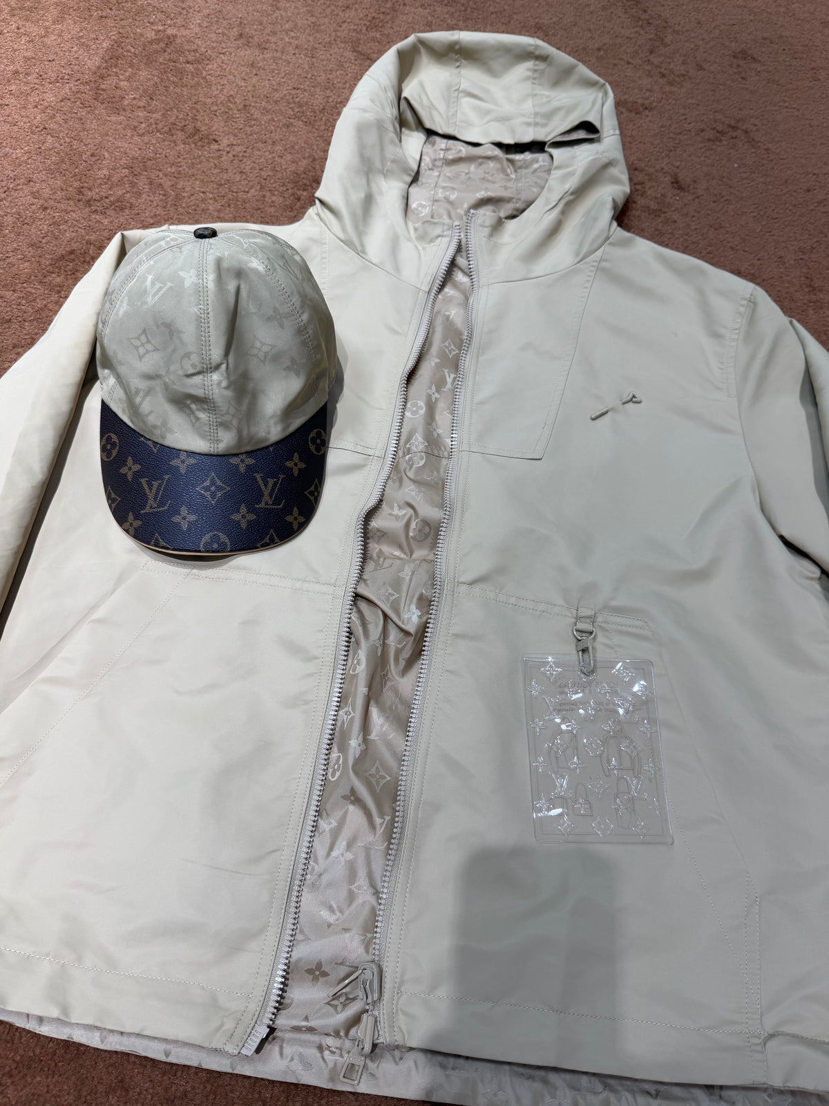Veste lv réversible casquette offerte