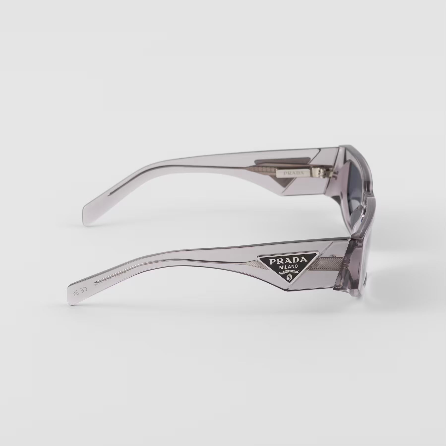 Lunettes de soleil avec logo triangulaire