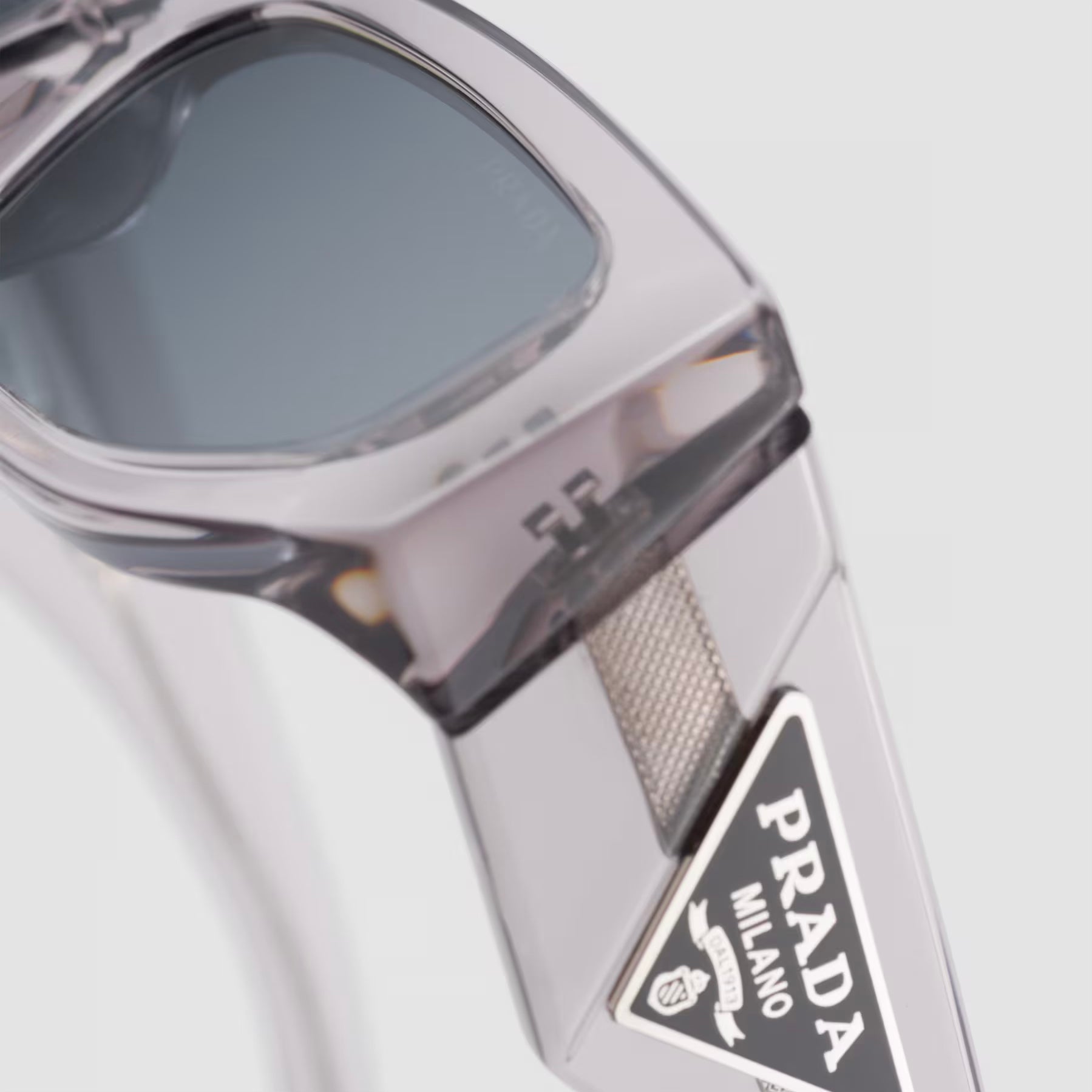 Lunettes de soleil avec logo triangulaire